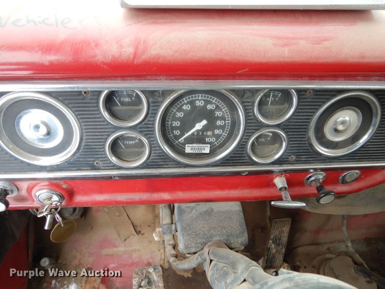 image for item FU9208 1976 Ford F600 fuel truck