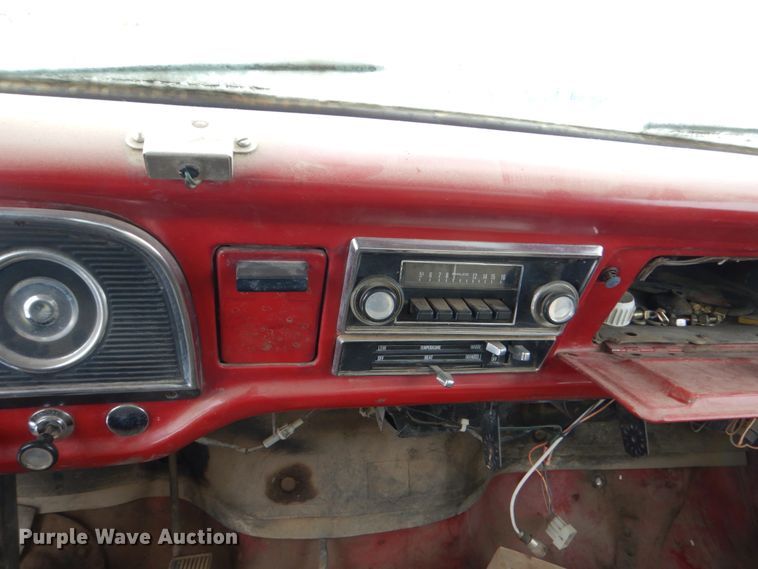 image for item FU9208 1976 Ford F600 fuel truck