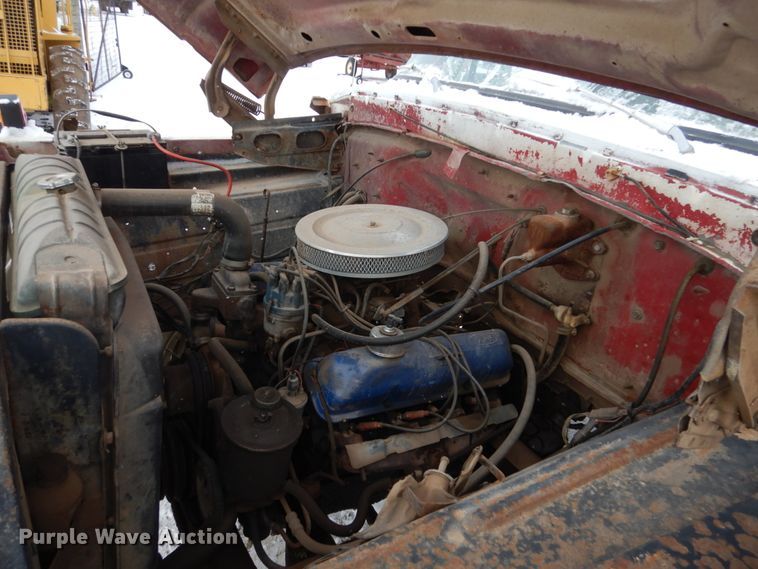 image for item FU9208 1976 Ford F600 fuel truck