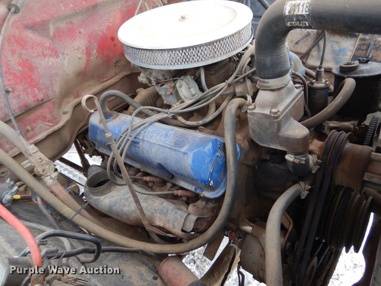 image for item FU9208 1976 Ford F600 fuel truck