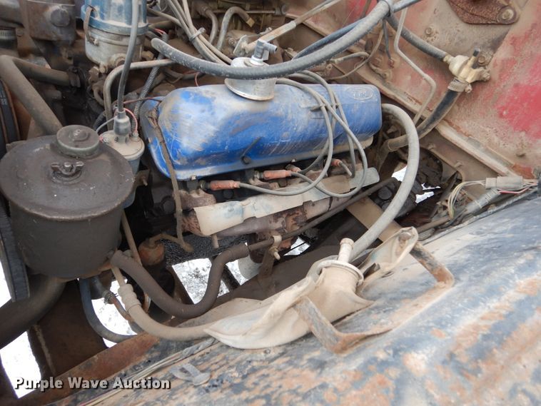image for item FU9208 1976 Ford F600 fuel truck