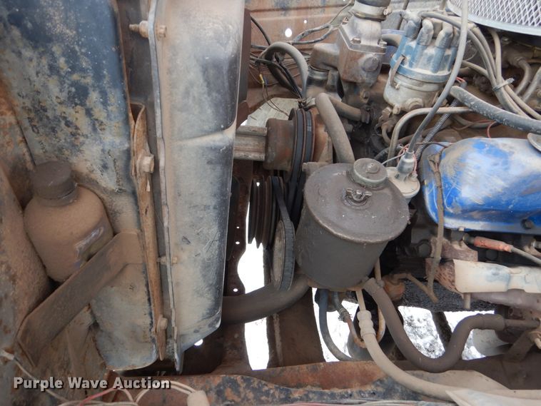image for item FU9208 1976 Ford F600 fuel truck