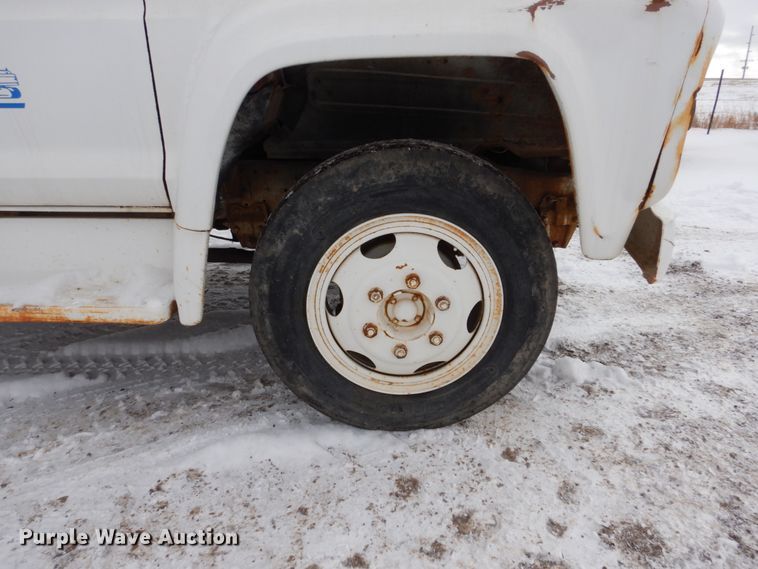 image for item FU9208 1976 Ford F600 fuel truck