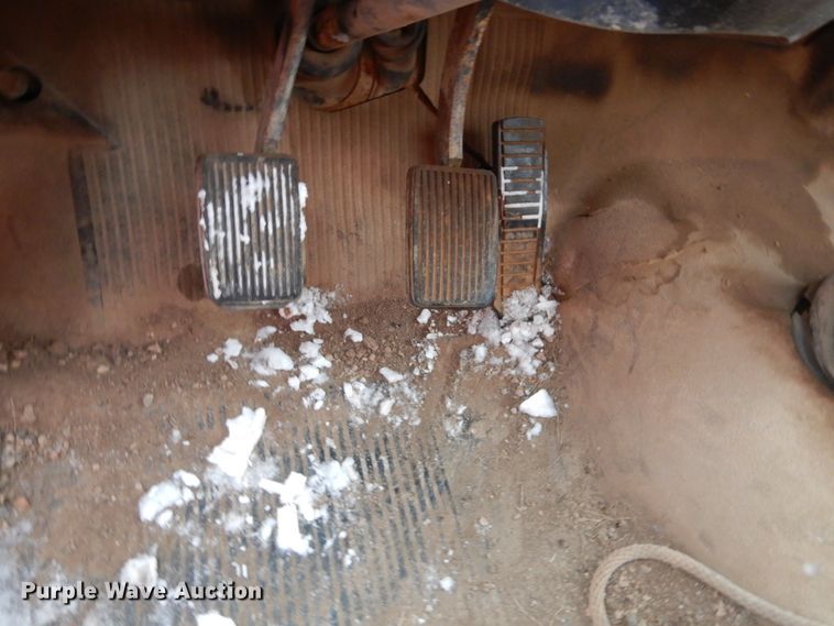 image for item FU9212 1974 International 1700 fuel truck