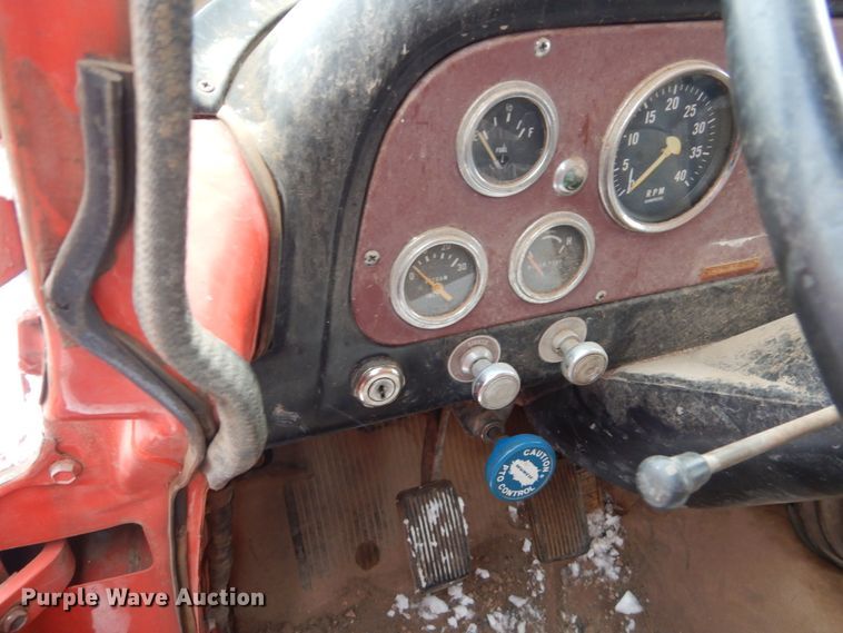 image for item FU9212 1974 International 1700 fuel truck