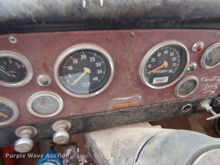 image for item FU9212 1974 International 1700 fuel truck