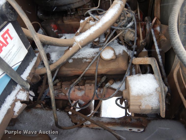 image for item FU9212 1974 International 1700 fuel truck