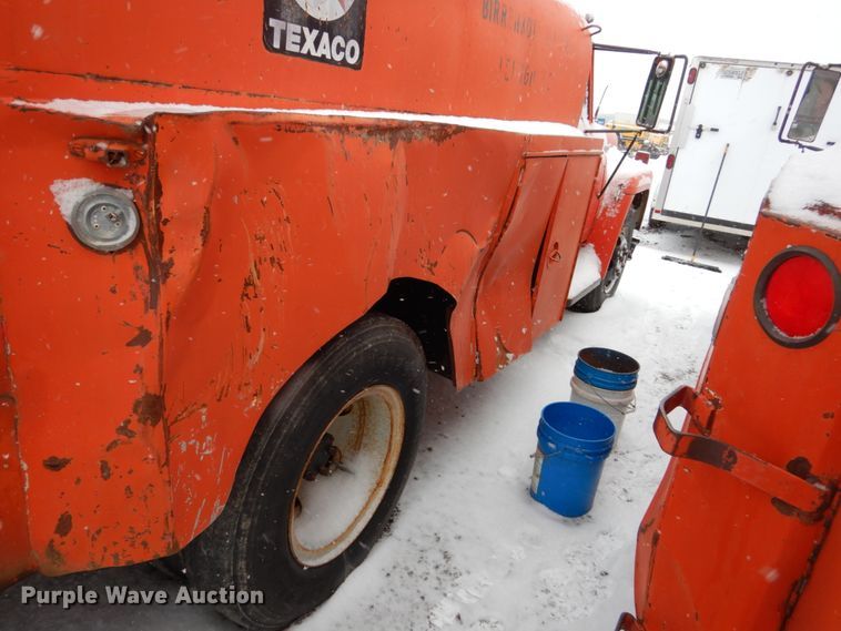 image for item FU9213 1974 International 1600 fuel truck