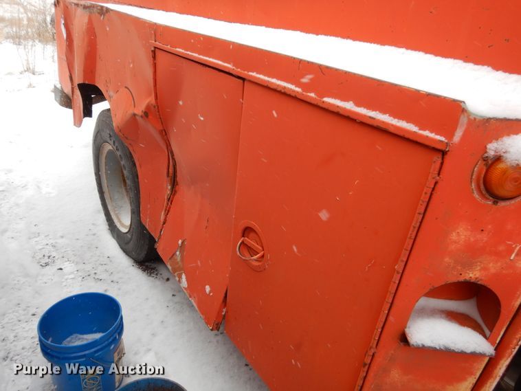 image for item FU9213 1974 International 1600 fuel truck