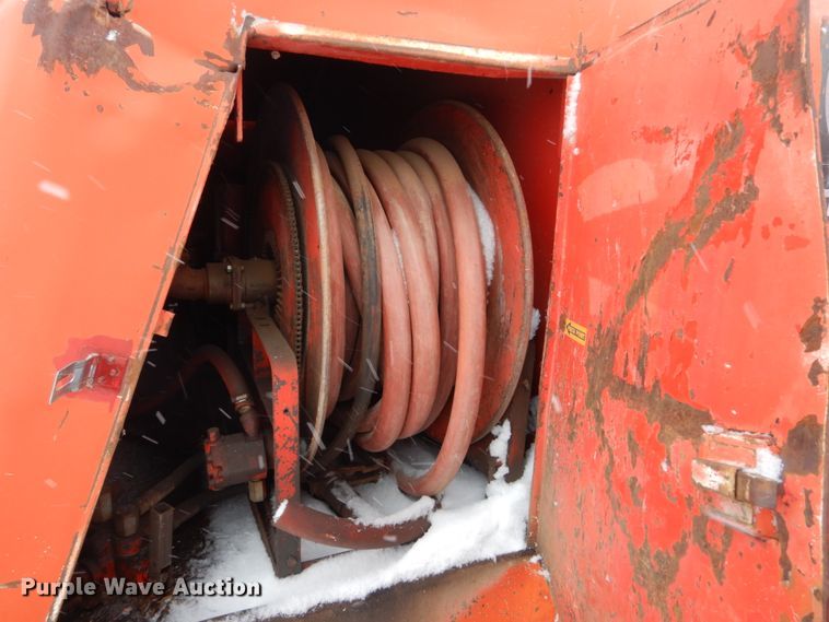 image for item FU9213 1974 International 1600 fuel truck