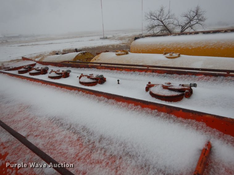 image for item FU9213 1974 International 1600 fuel truck