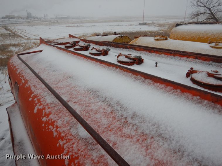 image for item FU9213 1974 International 1600 fuel truck