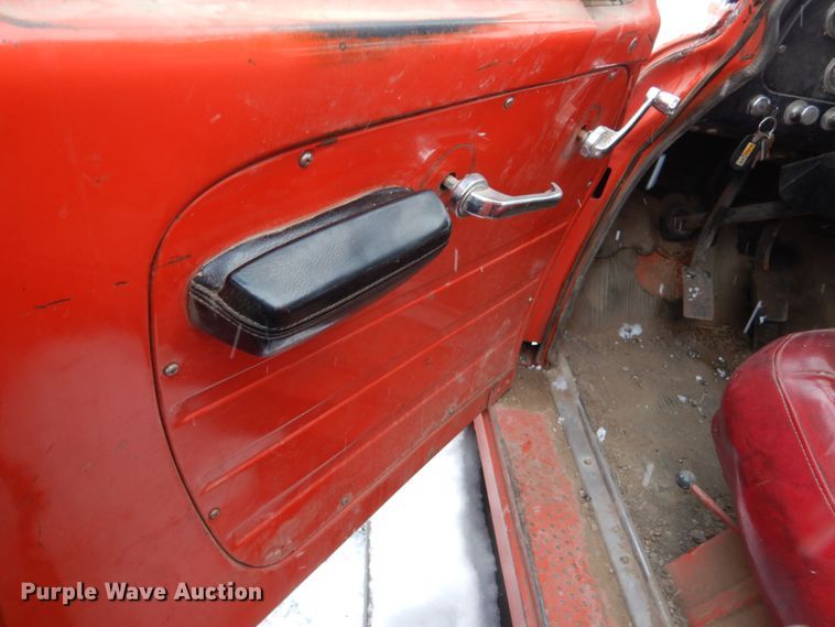 image for item FU9213 1974 International 1600 fuel truck