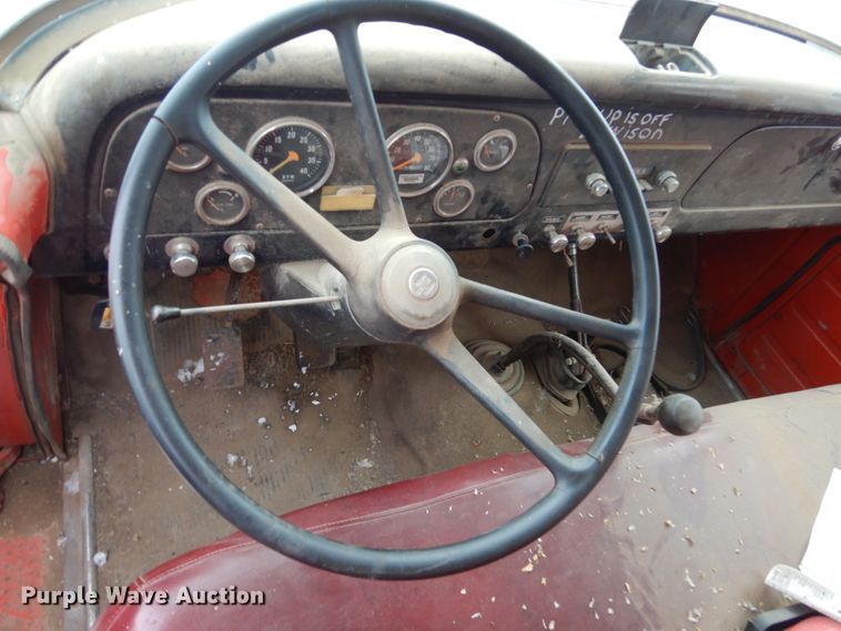 image for item FU9213 1974 International 1600 fuel truck