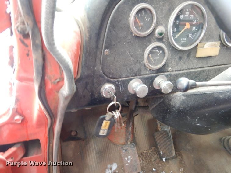 image for item FU9213 1974 International 1600 fuel truck