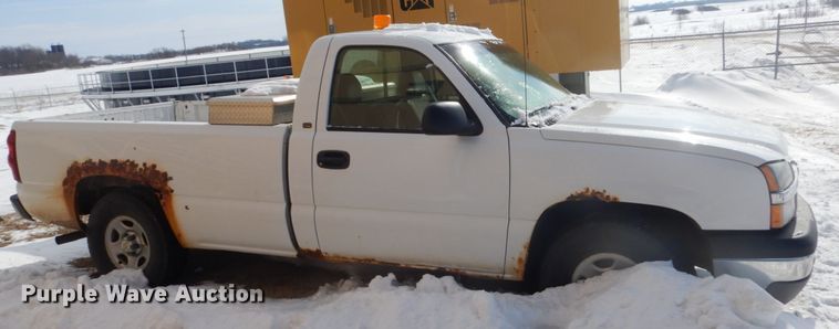 image for item FU9227 2003 Chevrolet Silverado 1500 pickup truck