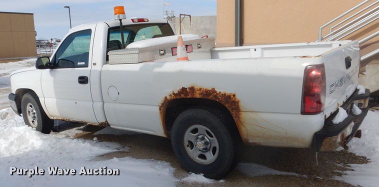 image for item FU9227 2003 Chevrolet Silverado 1500 pickup truck
