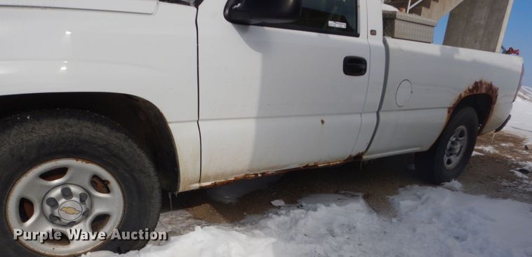 image for item FU9227 2003 Chevrolet Silverado 1500 pickup truck