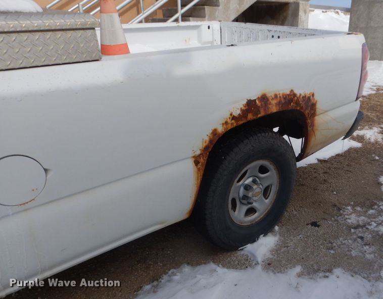 image for item FU9227 2003 Chevrolet Silverado 1500 pickup truck