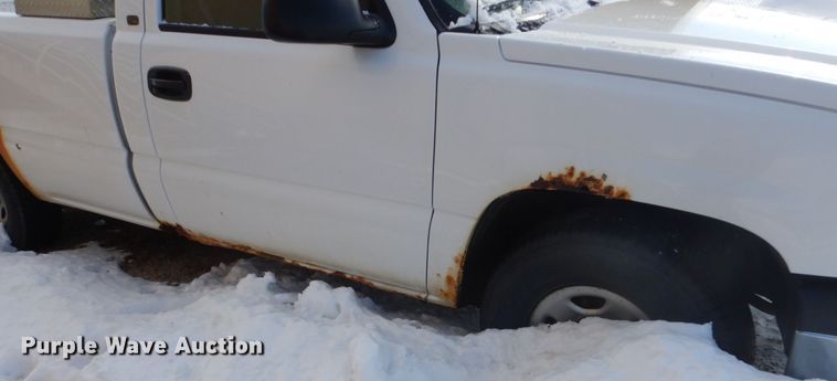 image for item FU9227 2003 Chevrolet Silverado 1500 pickup truck