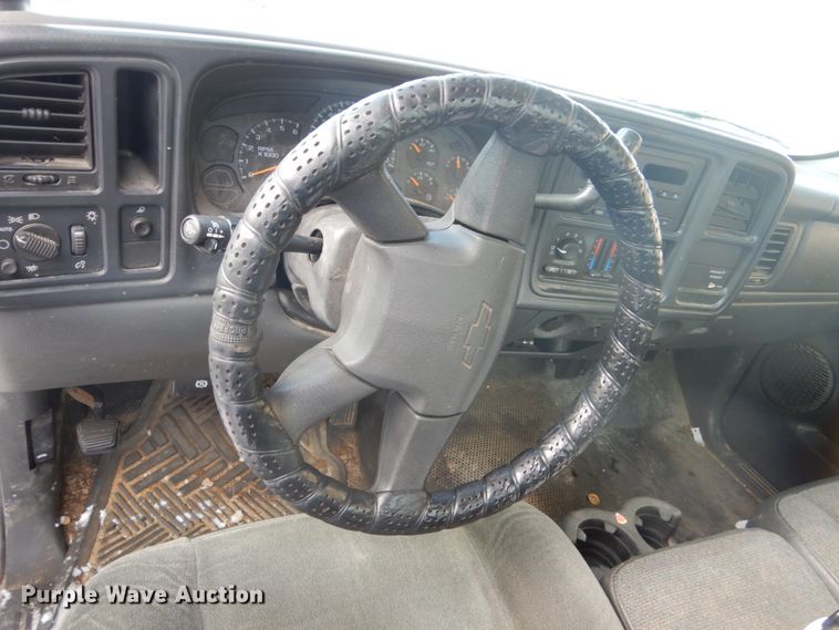 image for item FU9227 2003 Chevrolet Silverado 1500 pickup truck