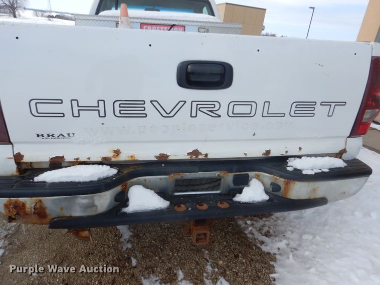 image for item FU9227 2003 Chevrolet Silverado 1500 pickup truck