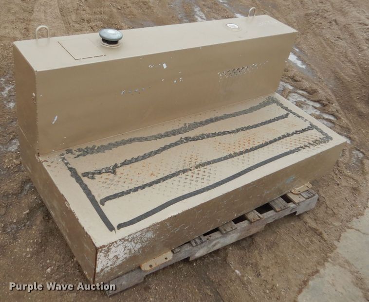 image for item FU9235 (3) auxiliary fuel tanks