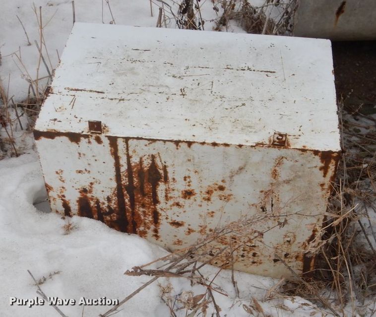 image for item FU9235 (3) auxiliary fuel tanks