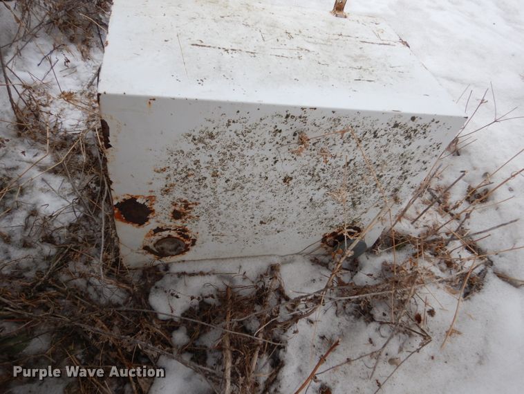 image for item FU9235 (3) auxiliary fuel tanks