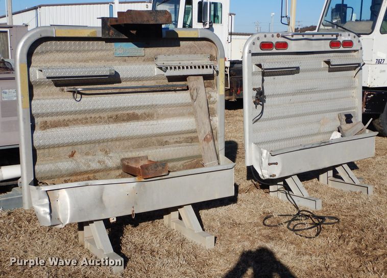 image for item FY9038 (2) aluminum headache racks