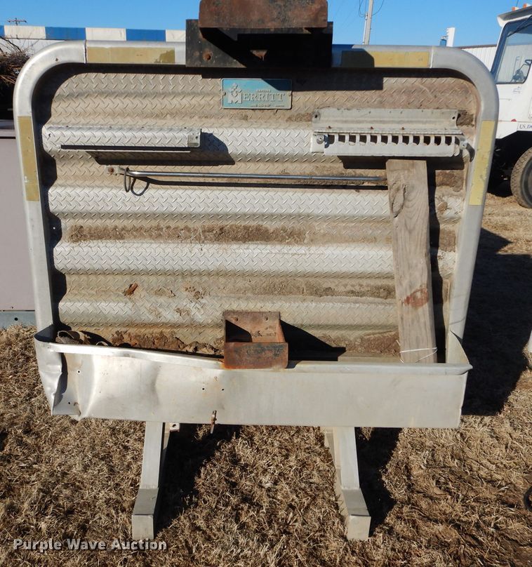 image for item FY9038 (2) aluminum headache racks