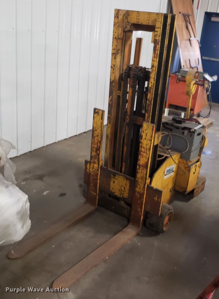 image for item GA9497 Yale CLTB forklift