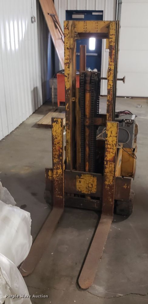 image for item GA9497 Yale CLTB forklift