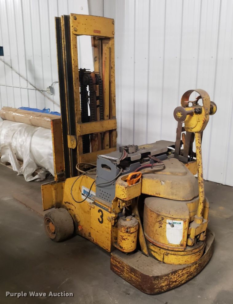 image for item GA9497 Yale CLTB forklift