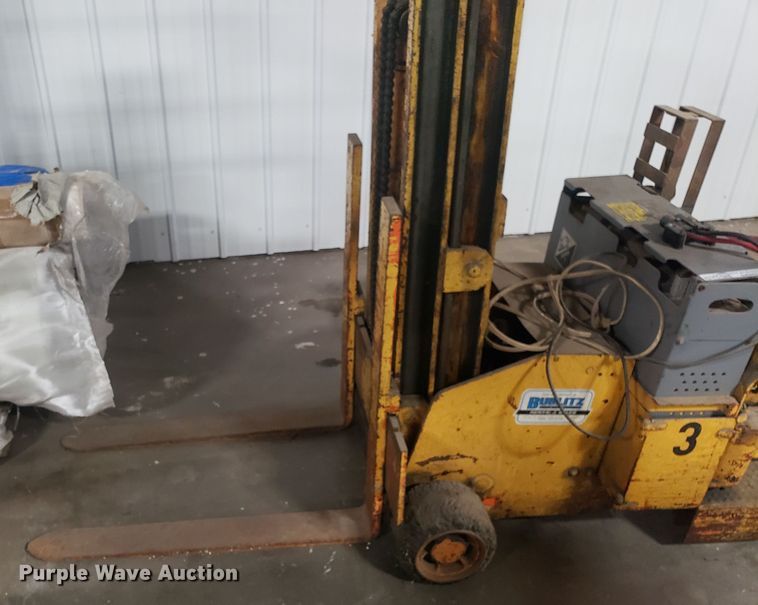 image for item GA9497 Yale CLTB forklift