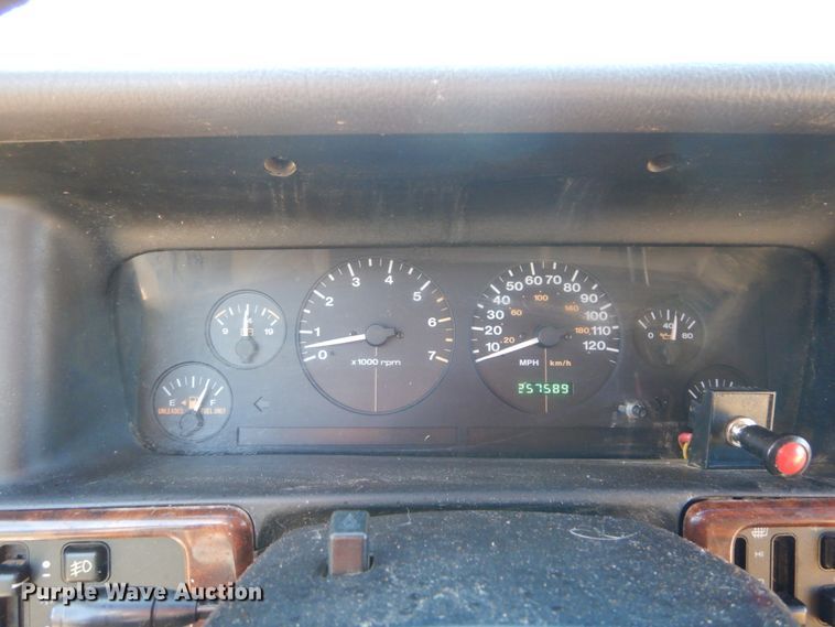 image for item GB9800 1996 Jeep Grand Cherokee SUV