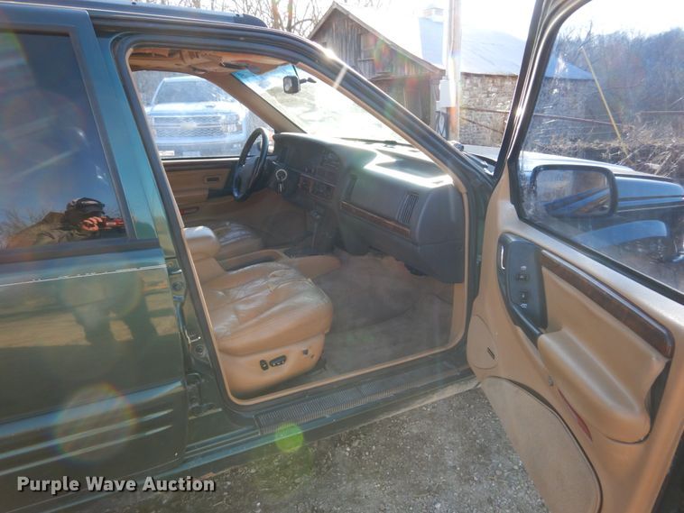 image for item GB9800 1996 Jeep Grand Cherokee SUV