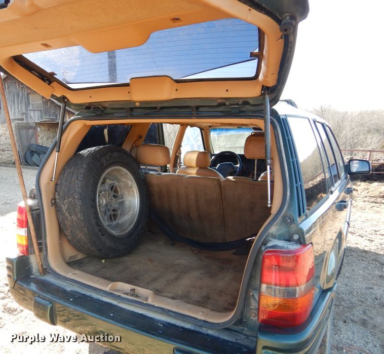 image for item GB9800 1996 Jeep Grand Cherokee SUV