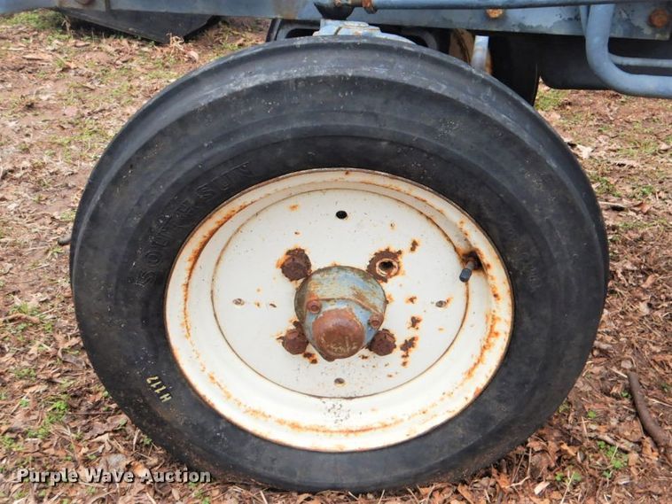 image for item GD9042 Mitsubishi D1650 tractor