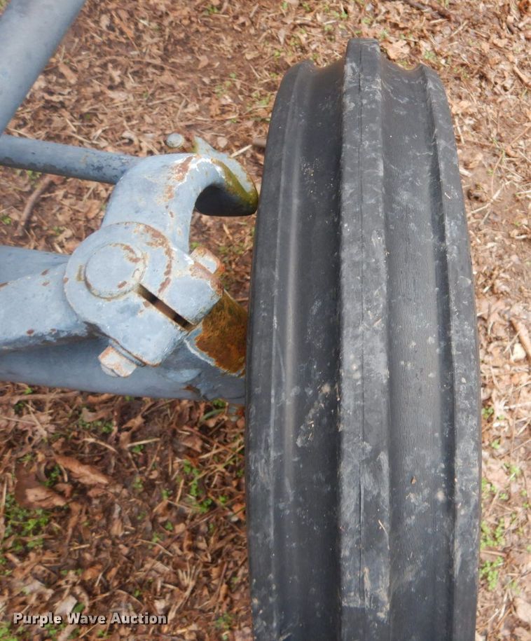 image for item GD9042 Mitsubishi D1650 tractor