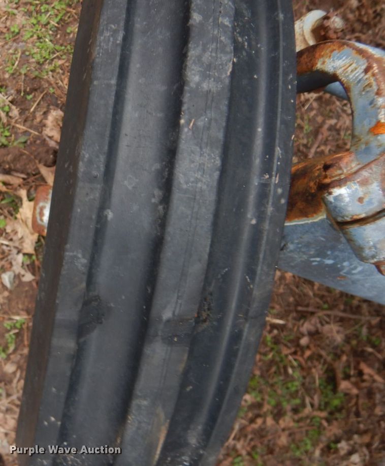 image for item GD9042 Mitsubishi D1650 tractor