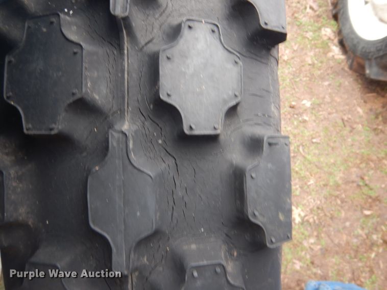 image for item GD9042 Mitsubishi D1650 tractor