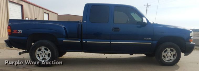 image for item GD9057 2000 Chevrolet Silverado 1500 Z71 Ext. Cab pickup truck