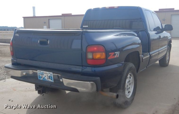 image for item GD9057 2000 Chevrolet Silverado 1500 Z71 Ext. Cab pickup truck