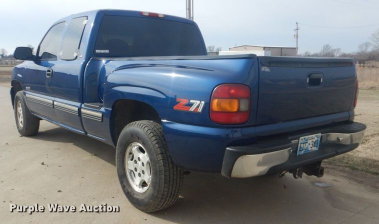 image for item GD9057 2000 Chevrolet Silverado 1500 Z71 Ext. Cab pickup truck