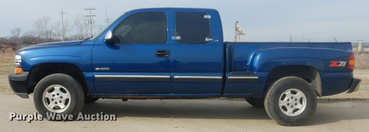 image for item GD9057 2000 Chevrolet Silverado 1500 Z71 Ext. Cab pickup truck