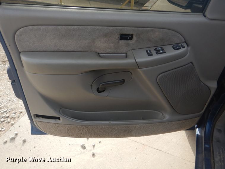 image for item GD9057 2000 Chevrolet Silverado 1500 Z71 Ext. Cab pickup truck