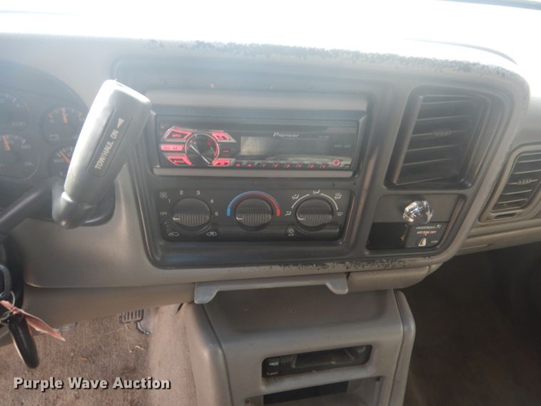 image for item GD9057 2000 Chevrolet Silverado 1500 Z71 Ext. Cab pickup truck