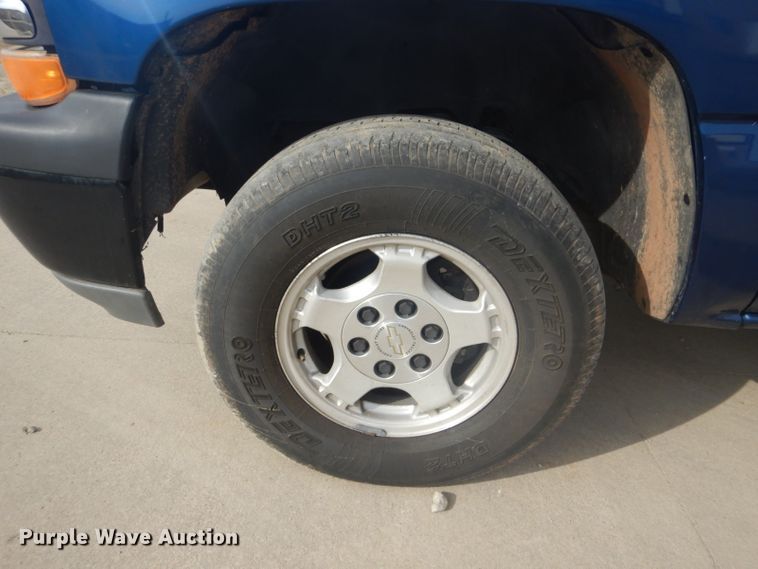 image for item GD9057 2000 Chevrolet Silverado 1500 Z71 Ext. Cab pickup truck