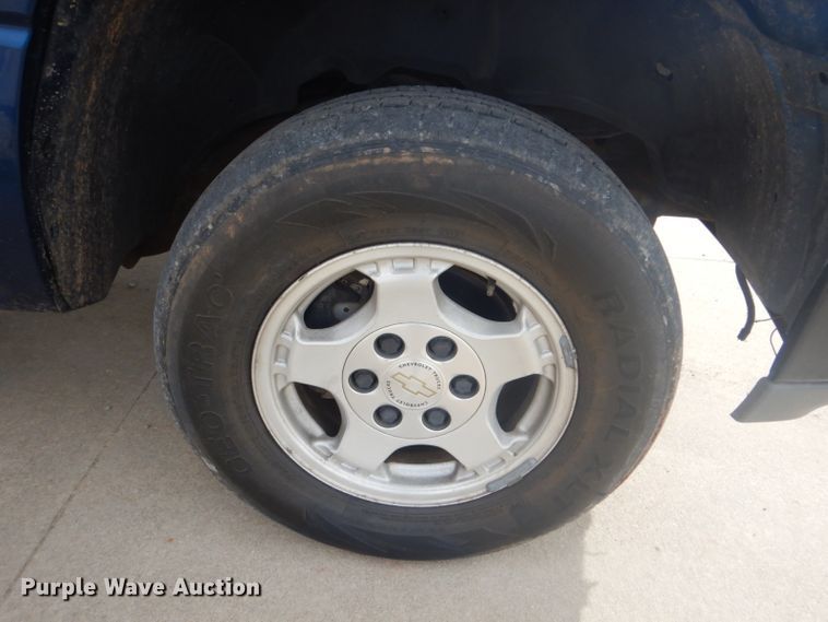 image for item GD9057 2000 Chevrolet Silverado 1500 Z71 Ext. Cab pickup truck